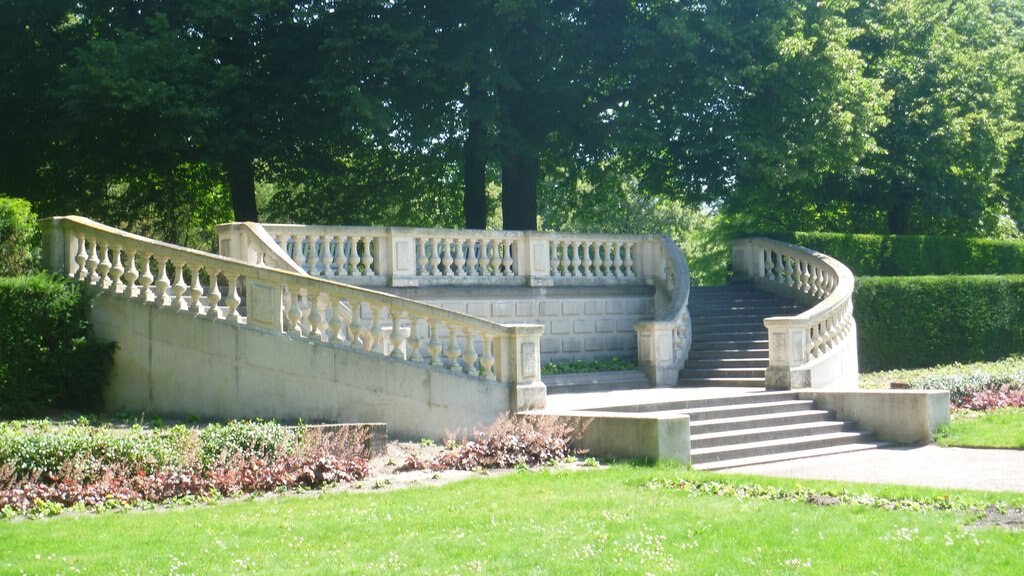 Park Clingendael showing a park