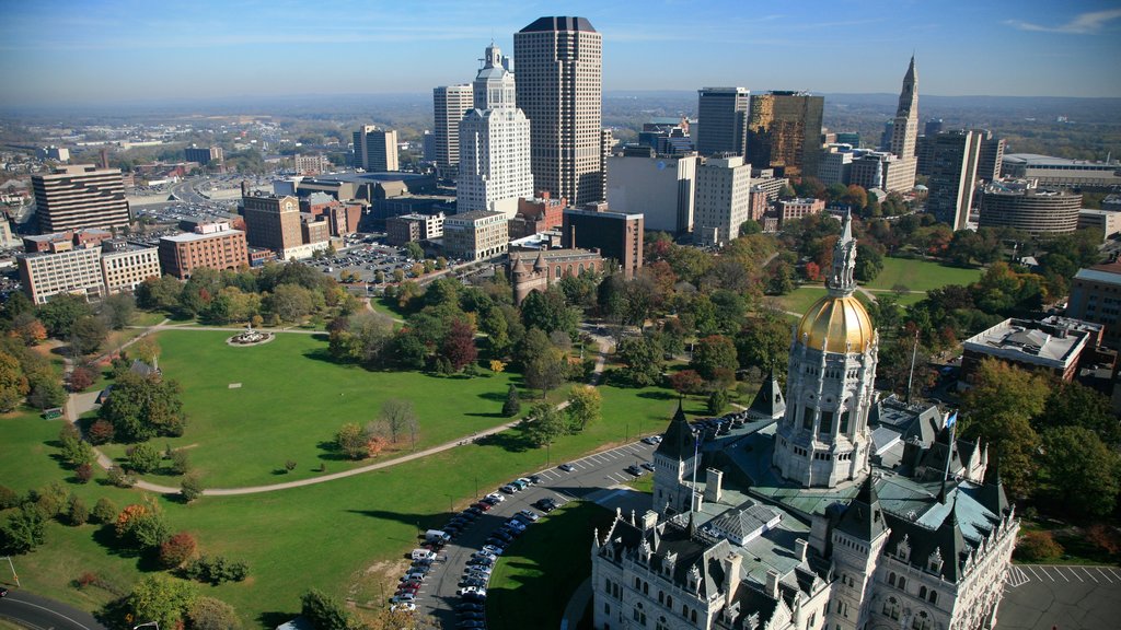 Hartford que incluye una iglesia o catedral, una ciudad y elementos religiosos