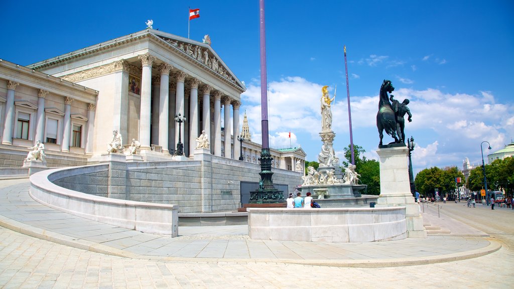 Prédio do Parlamento Austríaco que inclui uma estátua ou escultura, cenas de rua e arquitetura de patrimônio