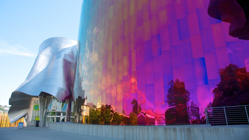 Seattle Center mostrando arquitetura moderna e uma cidade