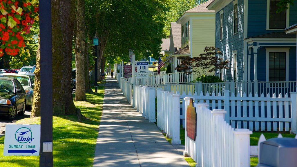 Port Gamble montrant scènes de rue, une petite ville ou un village et une maison