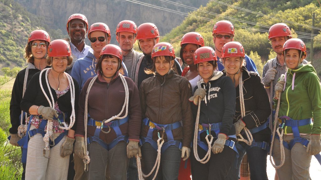 Glenwood Springs aussi bien que un petit groupe de personnes