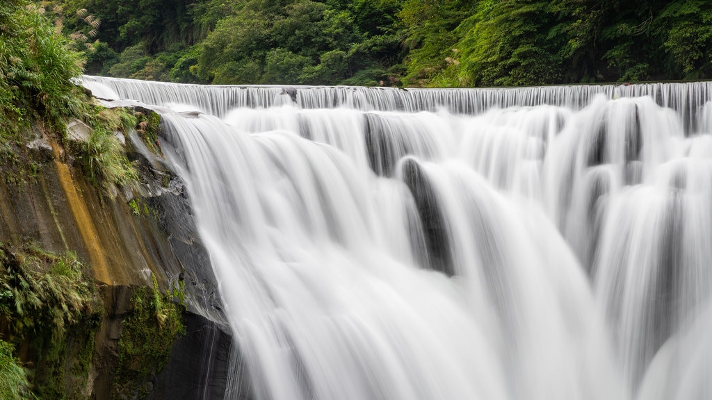 Shifen Waterfall featuring a waterfall