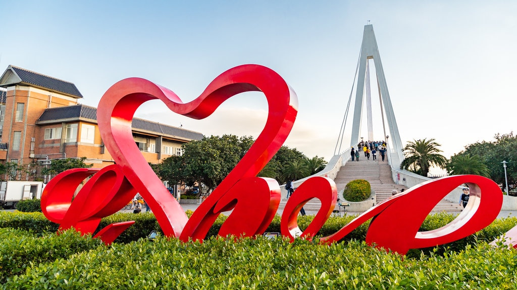 Muelle de pescadores de Tamsui que incluye señalización y un jardín