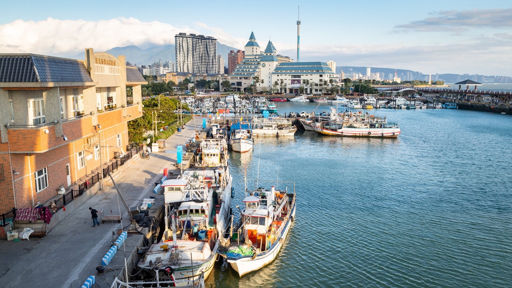 Danshui Fisherman\'s Wharf showing a bay or harbor