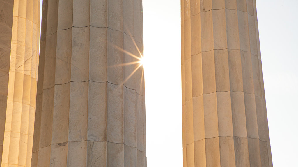 Monumento a Lincoln que incluye un atardecer