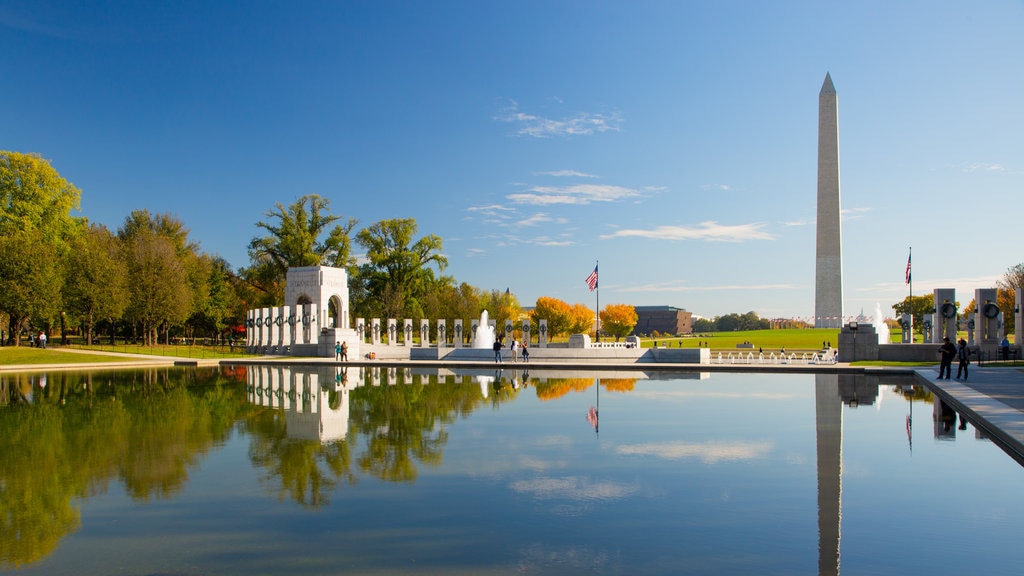 Lincoln Memorial which includes a monument and a lake or waterhole