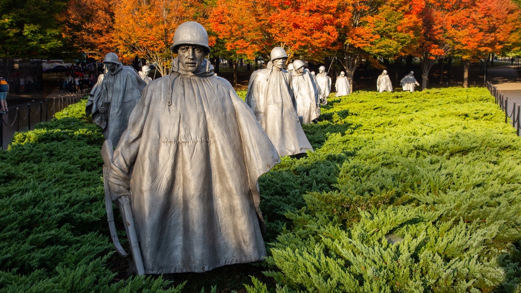 Korean War Veterans Memorial featuring a statue or sculpture and a park