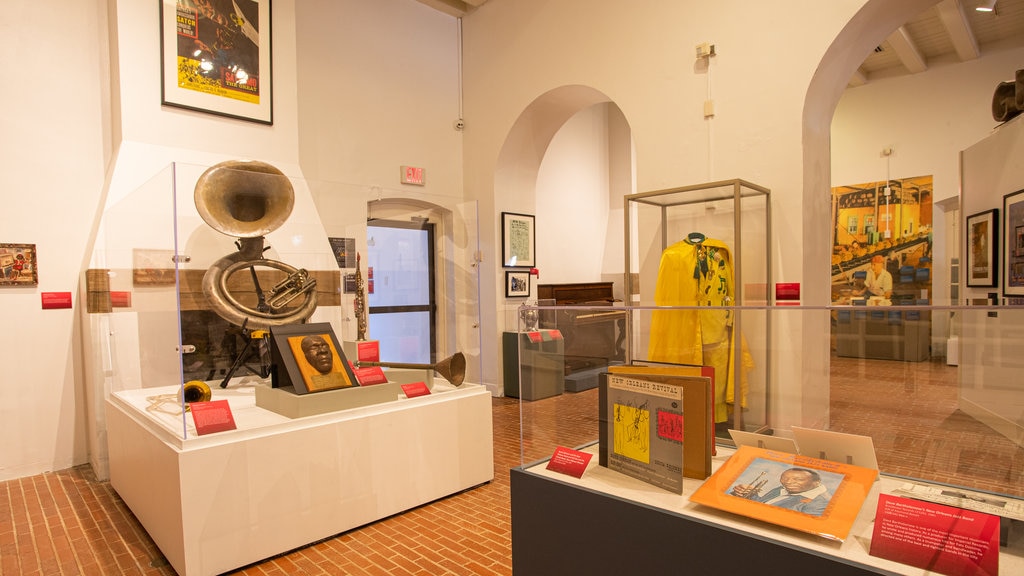 Cabildo showing interior views