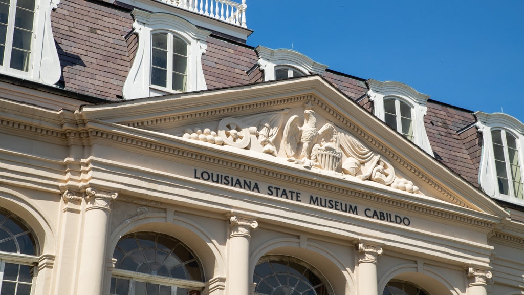 Cabildo featuring heritage elements and signage