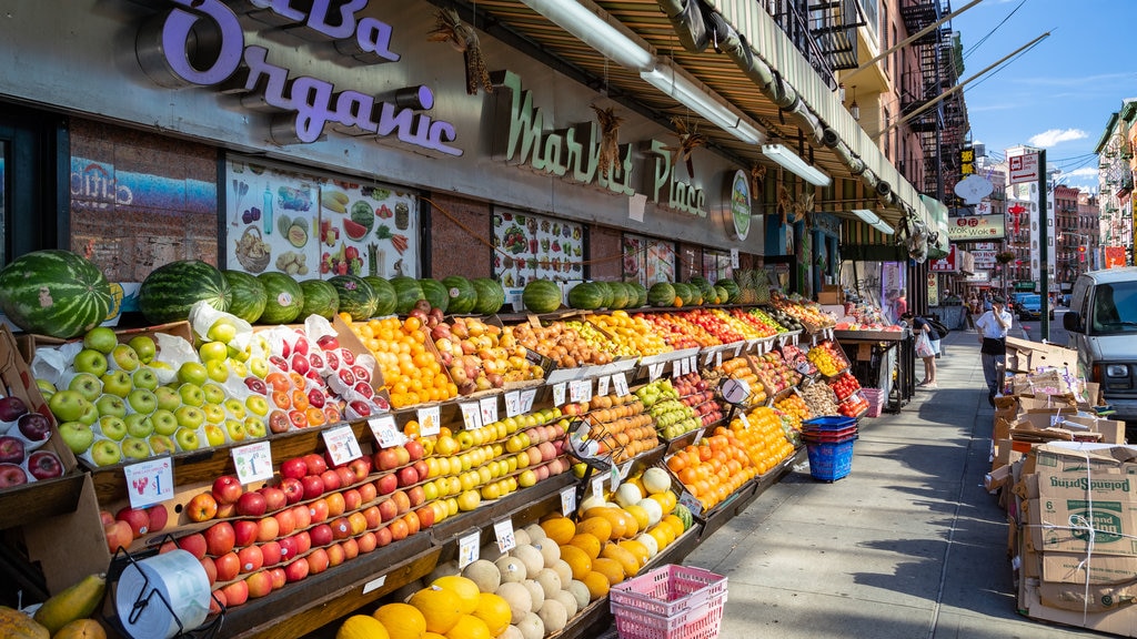 Chinatown showing markets and food