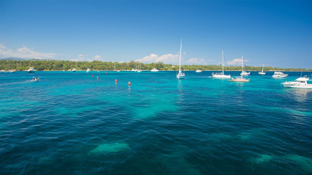 Costa Azul mostrando una bahía o un puerto