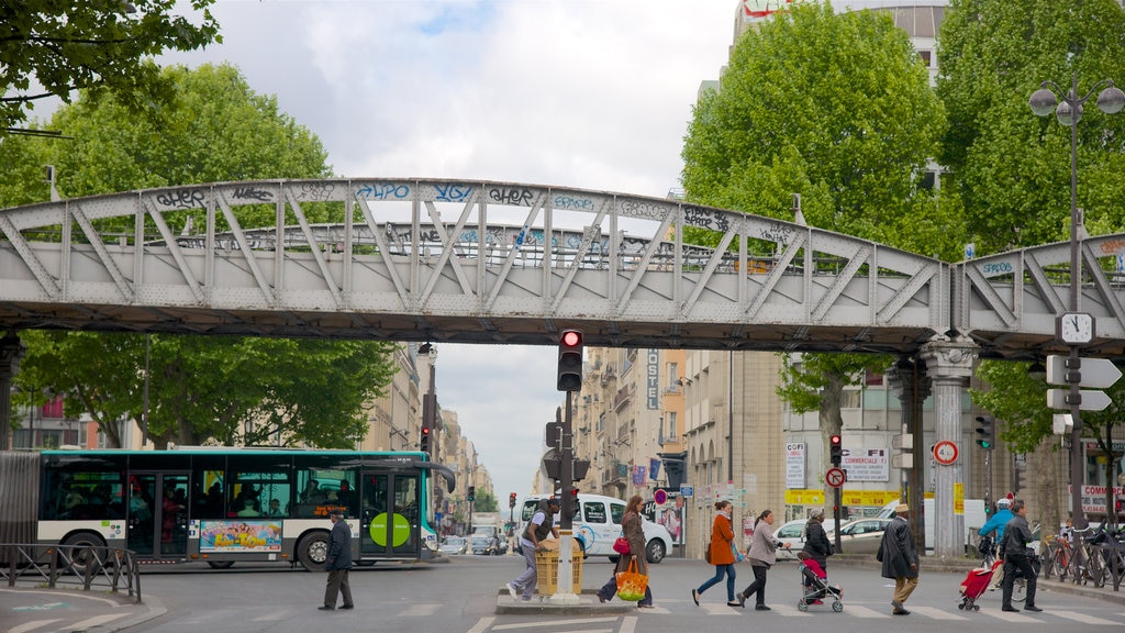 19th Arrondissement showing street scenes, a bridge and a city