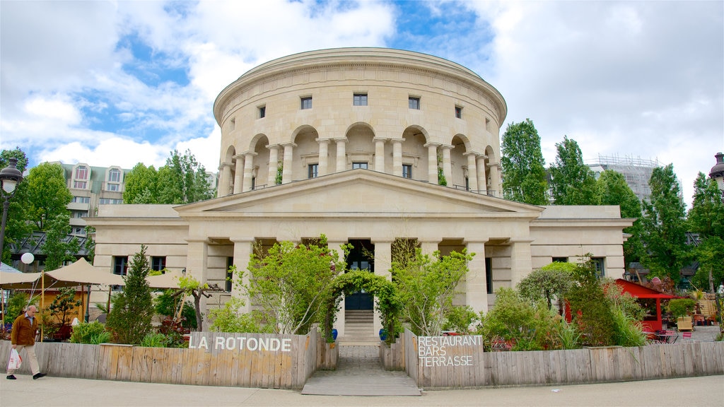 19th Arrondissement featuring heritage elements