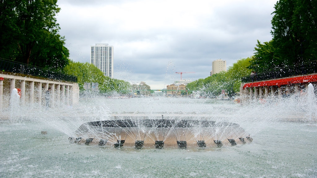 19th Arrondissement which includes a fountain