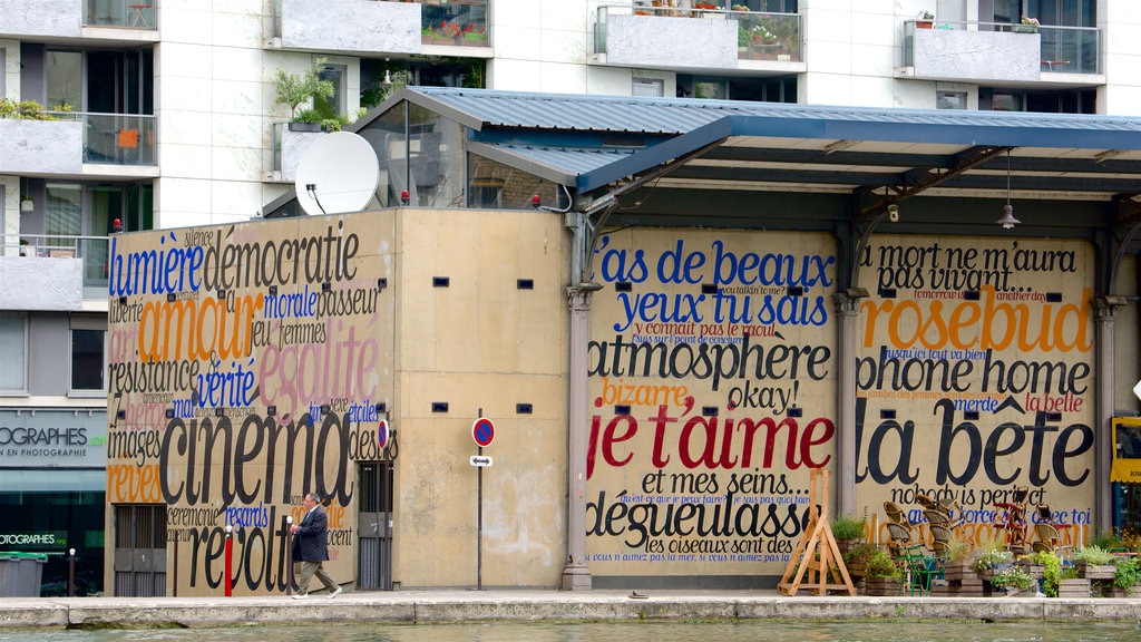 19th Arrondissement featuring signage