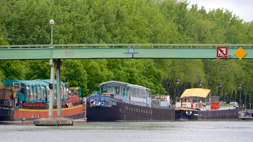 19th Arrondissement menampilkan pelabuhan atau dermaga