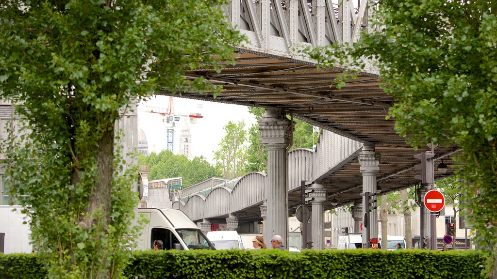 19° Arrondissement mostrando uma ponte