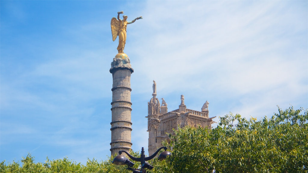 1st Arrondissement featuring heritage elements and a statue or sculpture