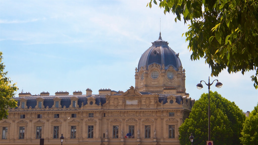 1st Arrondissement which includes heritage architecture