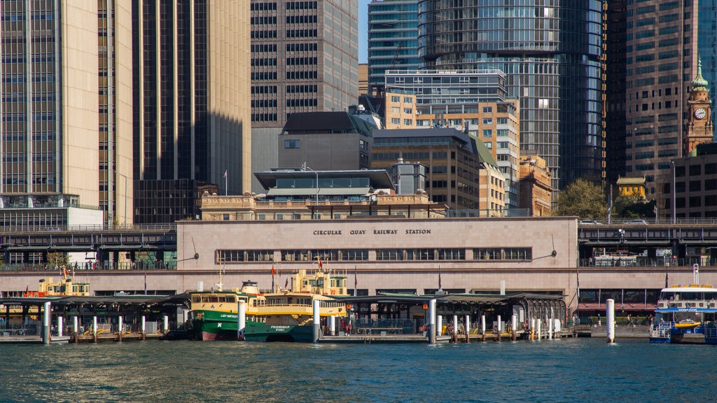 Circular Quay which includes a bay or harbour and a city