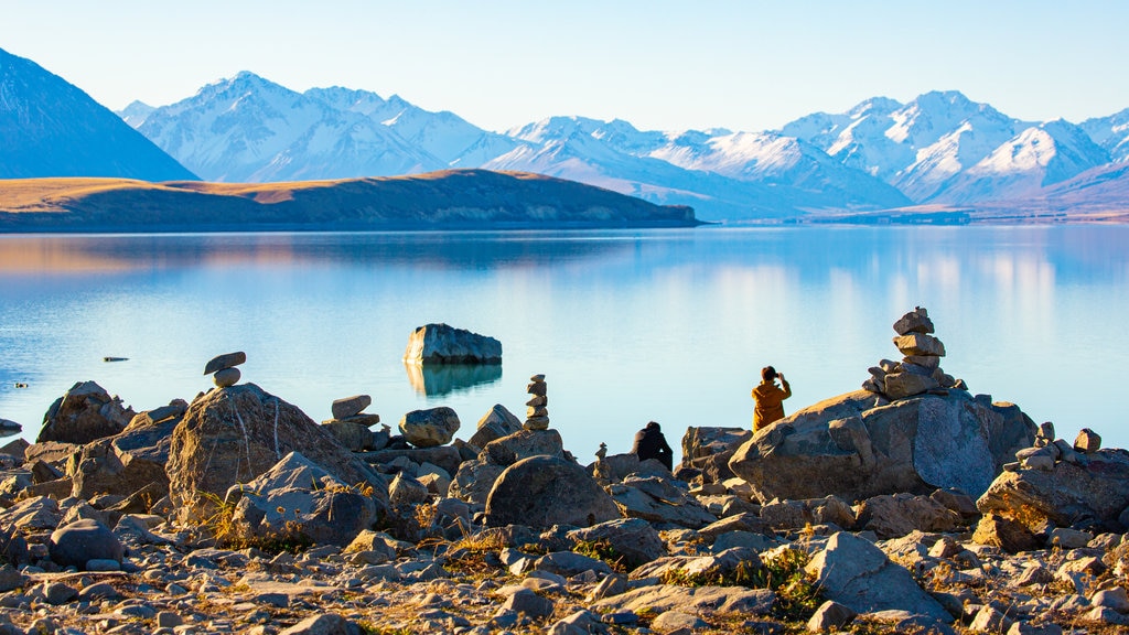 South Island showing a lake or waterhole