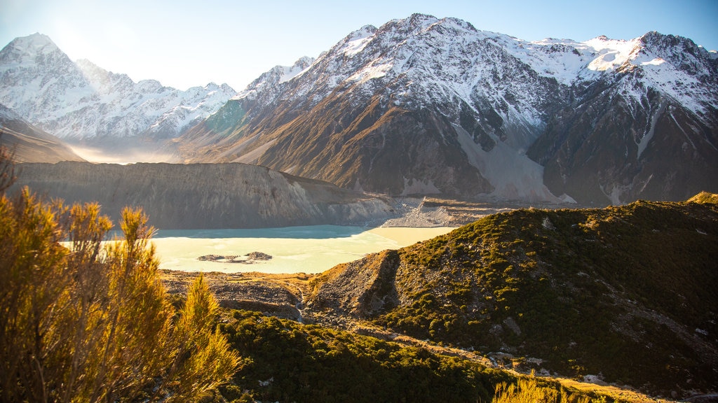 South Island toont sneeuw en bergen