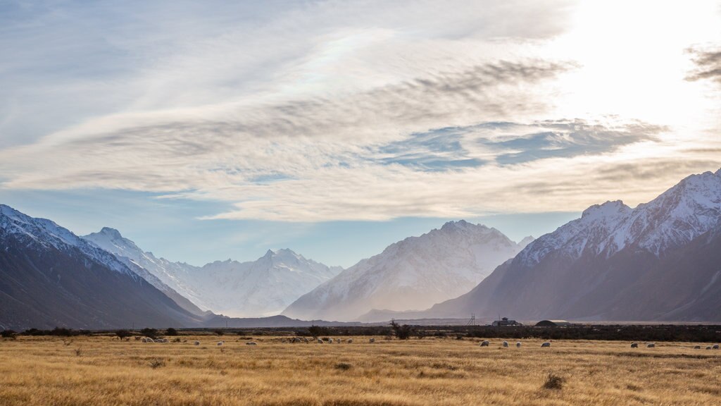 South Island caracterizando cenas tranquilas e um pôr do sol