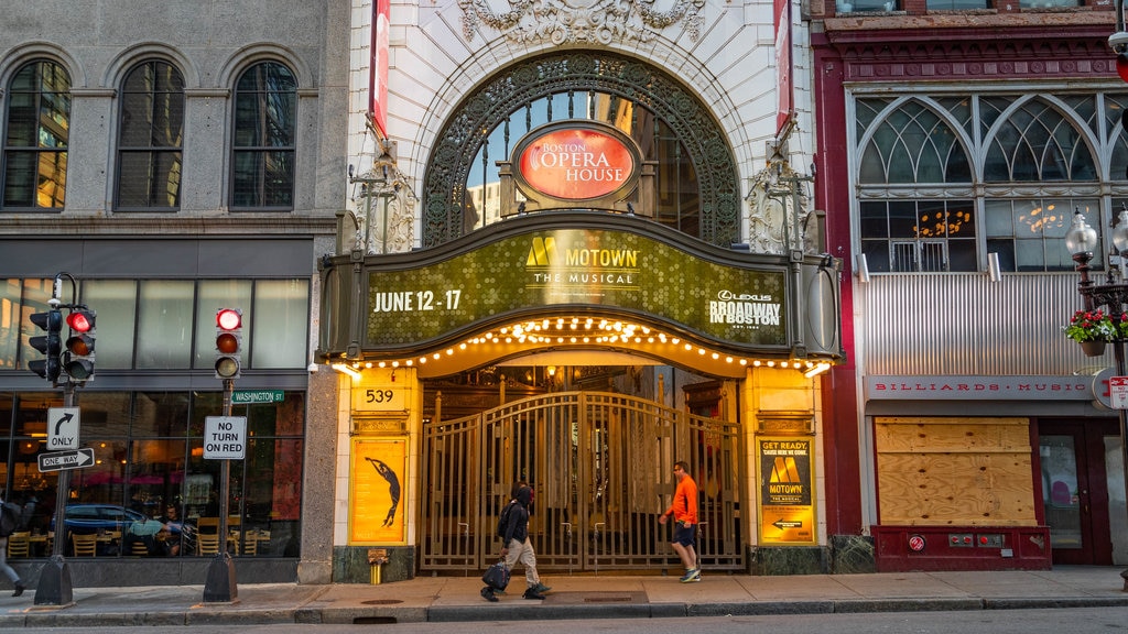 Boston Opera House joka esittää kyltit