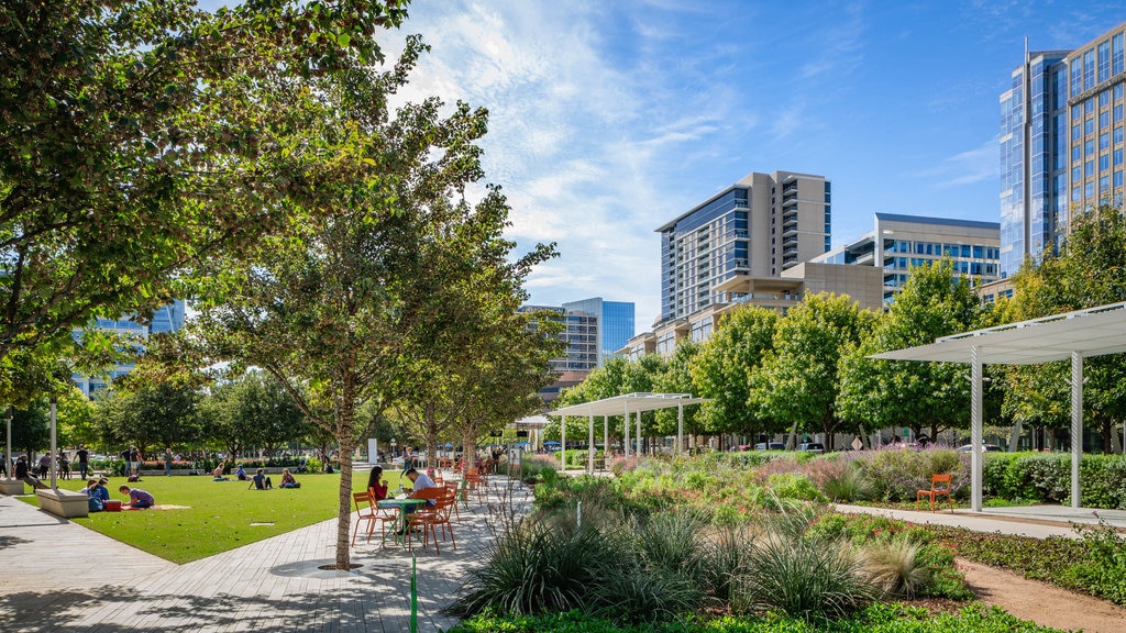 Klyde Warren Park showing a garden