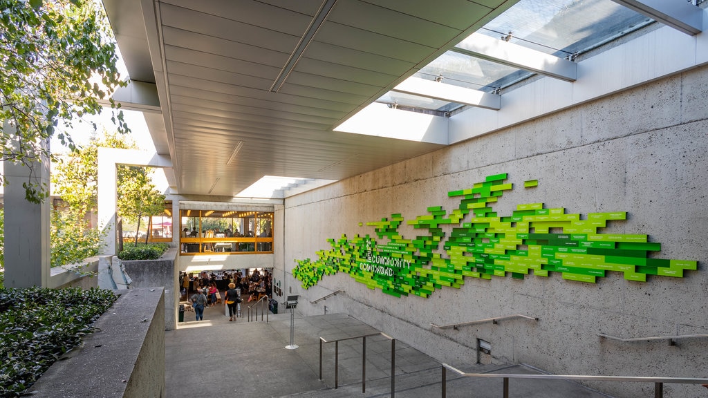 Museo de California en Oakland ofreciendo arte al aire libre