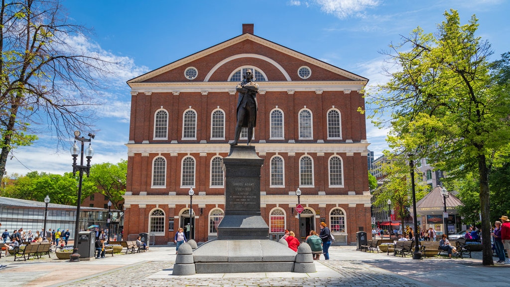 Centro de Boston caracterizando uma estátua ou escultura