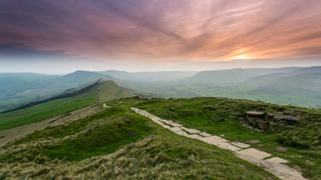 Peak District ofreciendo escenas tranquilas, vistas de paisajes y una puesta de sol