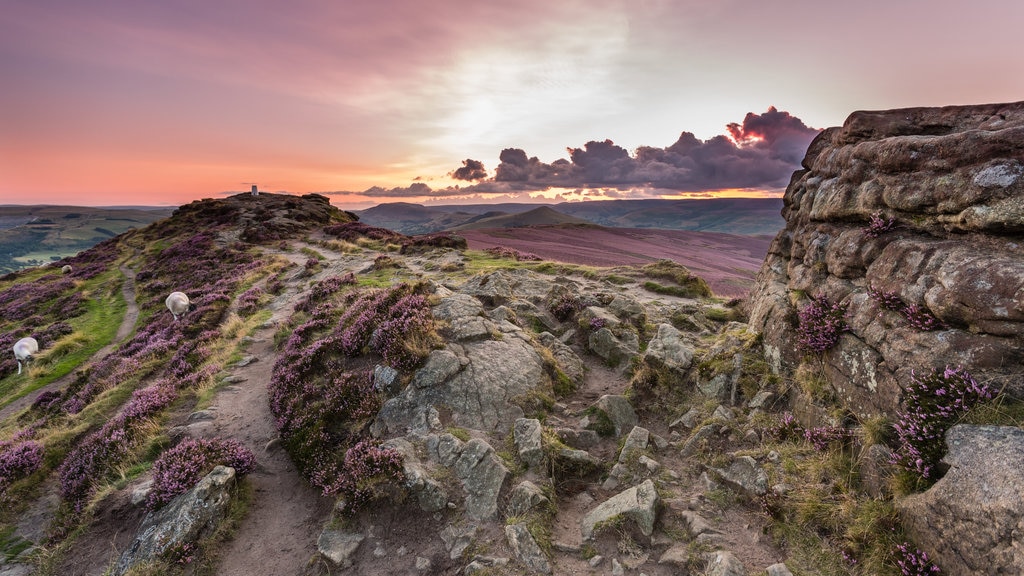 Peak District caracterizando cenas tranquilas e um pôr do sol