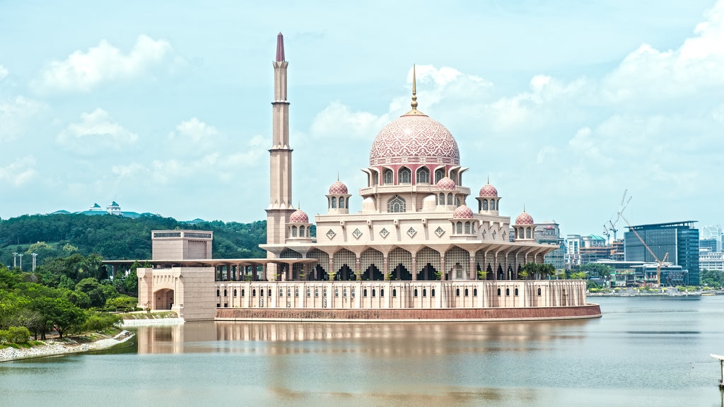 Putra Mosque featuring heritage architecture, a bay or harbour and a mosque