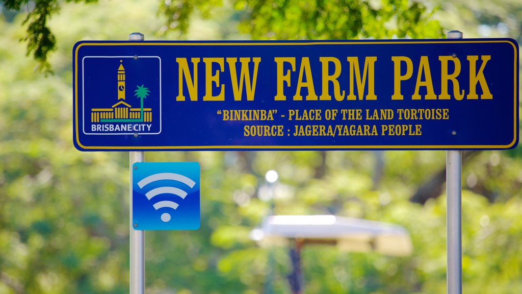 New Farm Park featuring a park and signage