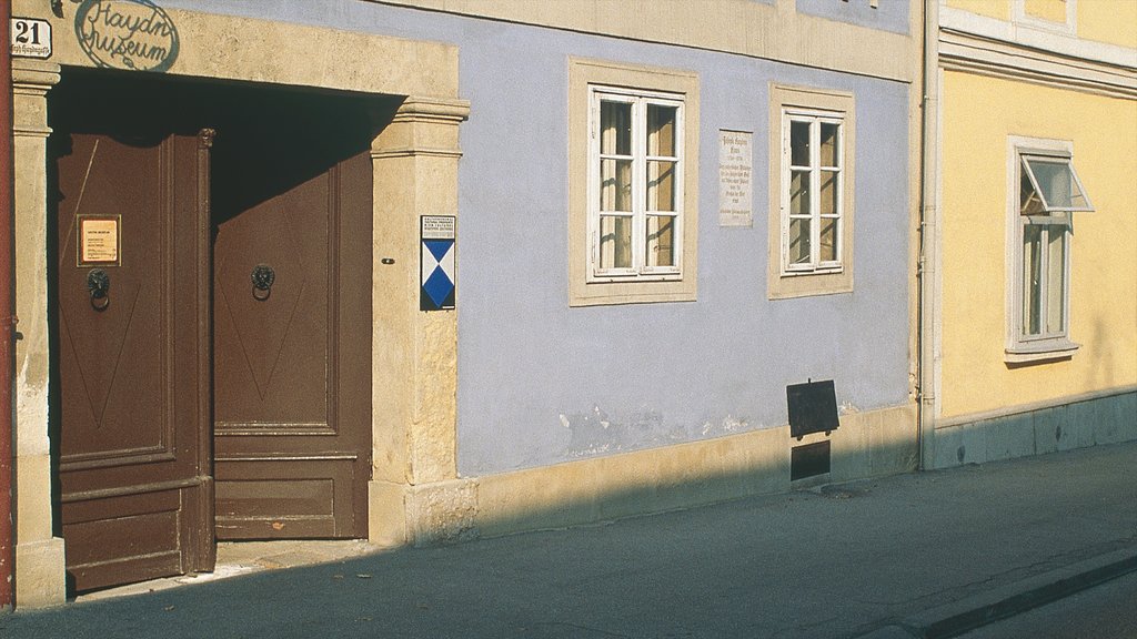 Eisenstadt showing street scenes and a small town or village