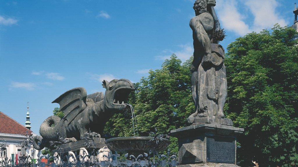 Klagenfurt am Woerthersee ofreciendo elementos del patrimonio, una fuente y una estatua o escultura