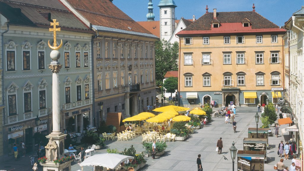 Klagenfurt am Woerthersee showing a city and a square or plaza