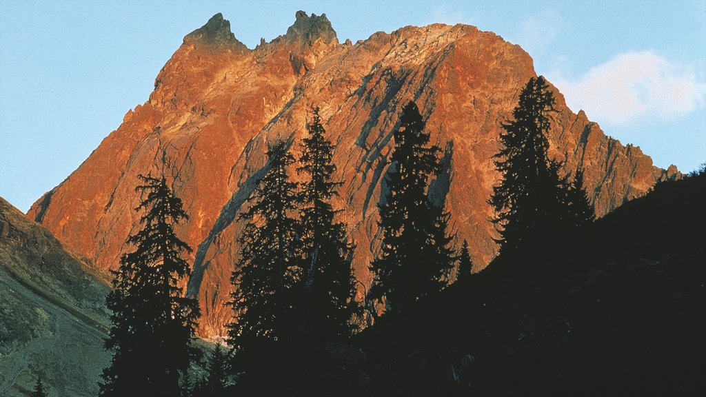 Lech am Arlberg showing mountains