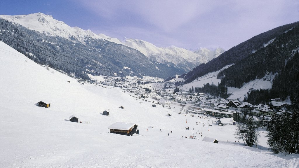 Lech am Arlberg featuring snow, landscape views and mountains