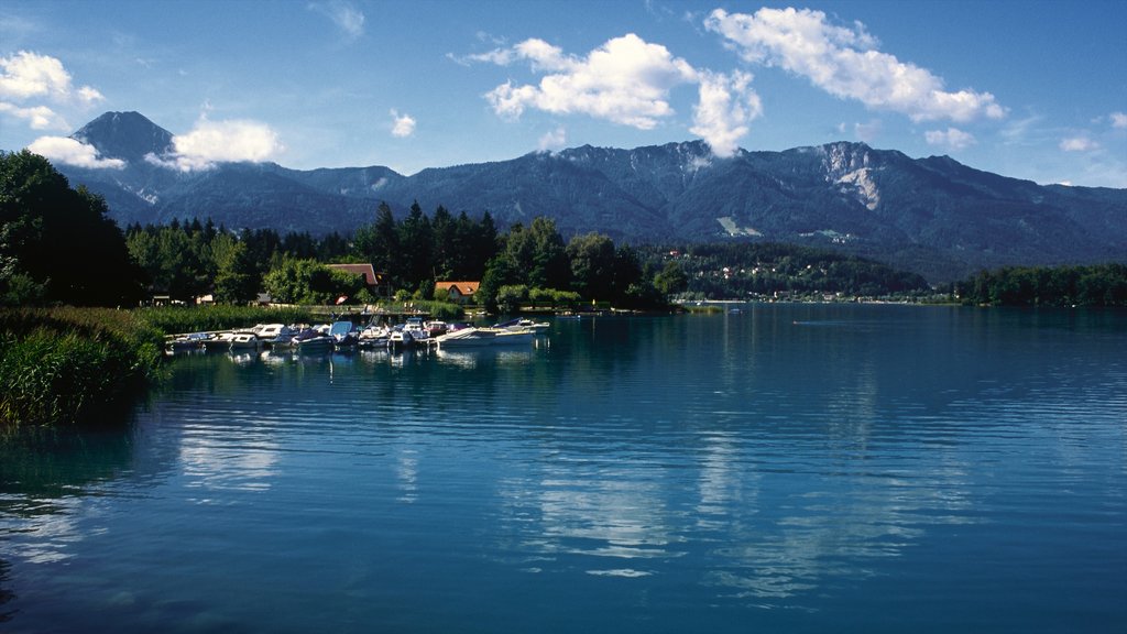 Villach que incluye un club náutico, vista panorámica y montañas