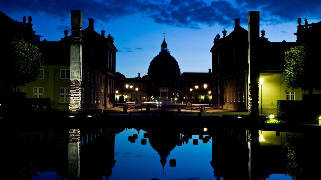 Amalienborg Palace showing night scenes, a city and a pond