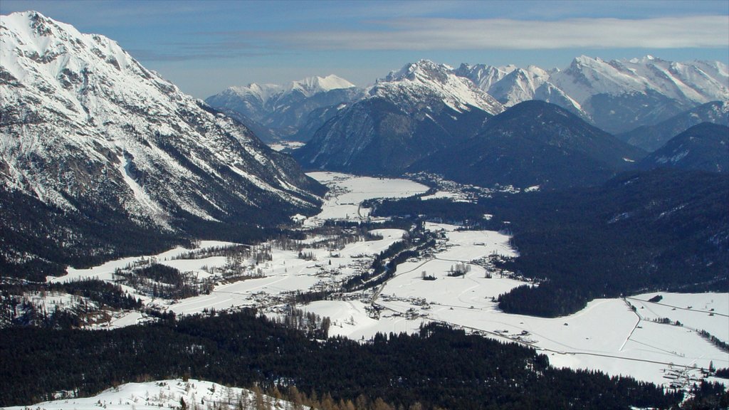 Seefeld i Tyrol som inkluderer snø, landskap og fjell