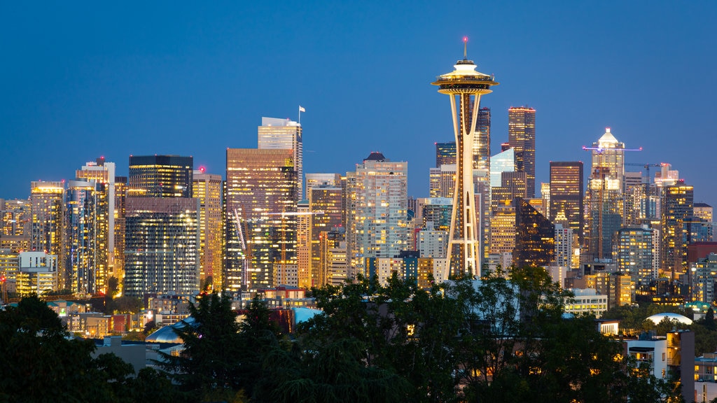 Seattle que incluye vistas de paisajes, una ciudad y escenas nocturnas