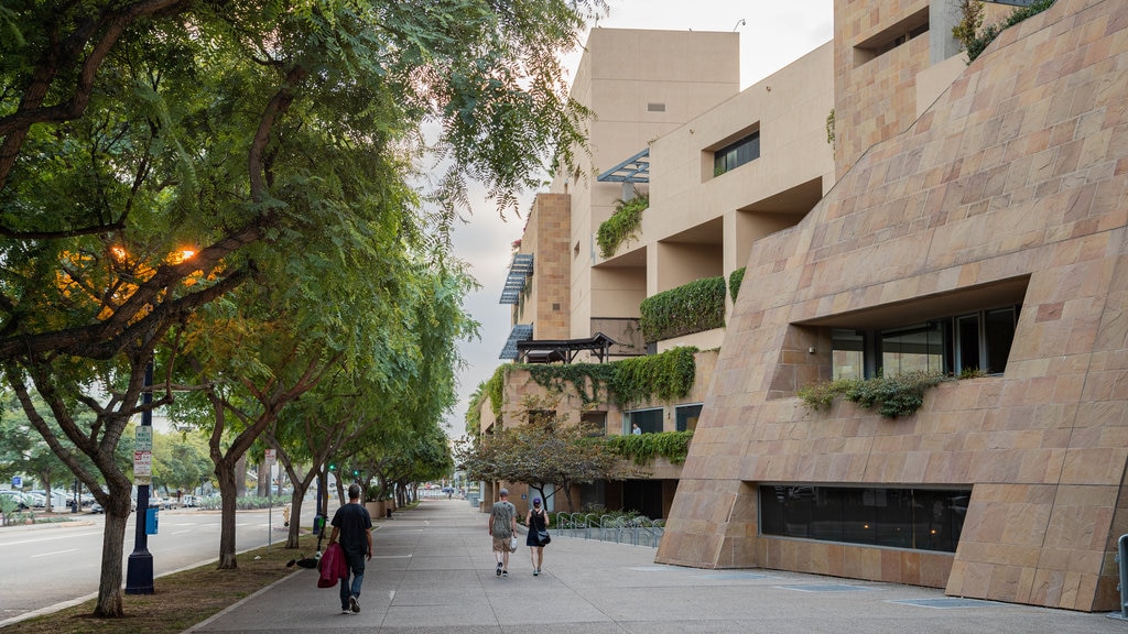 Petco Park og byder på gadeliv