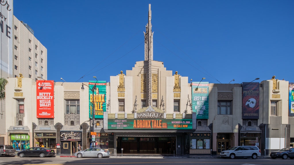 Paseo de la Fama de Hollywood ofreciendo señalización