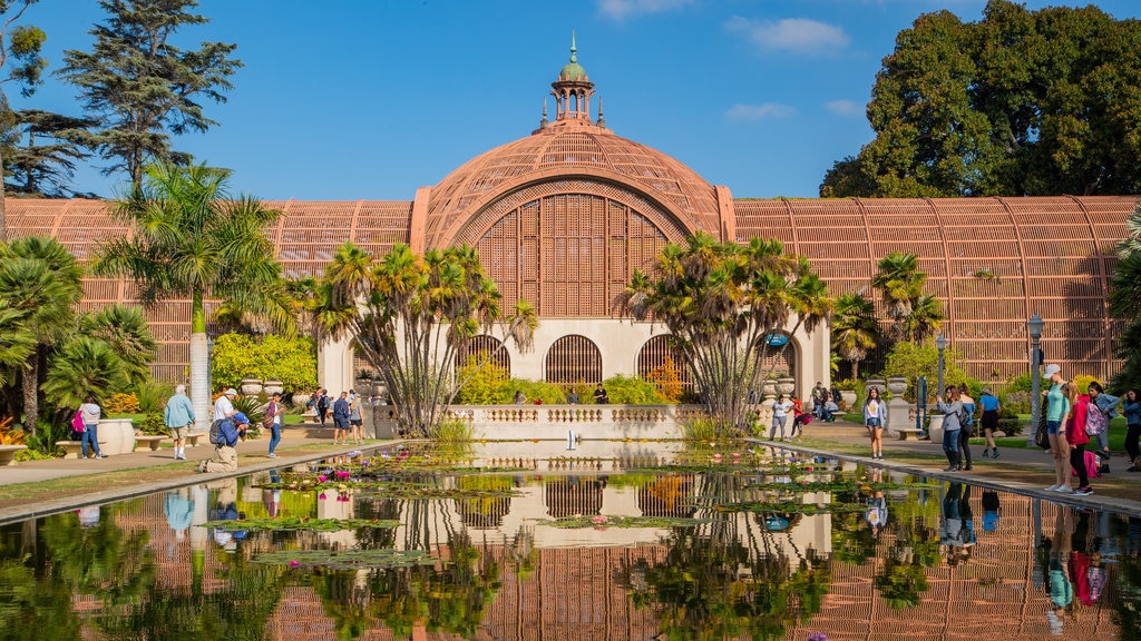 Botanical Building showing a pond