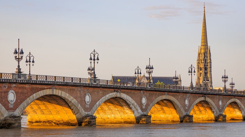 Pont de Pierre showing a river or creek and a bridge