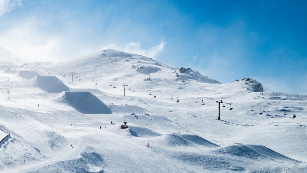 Cardrona Alpine Resort featuring mountains, snow and landscape views